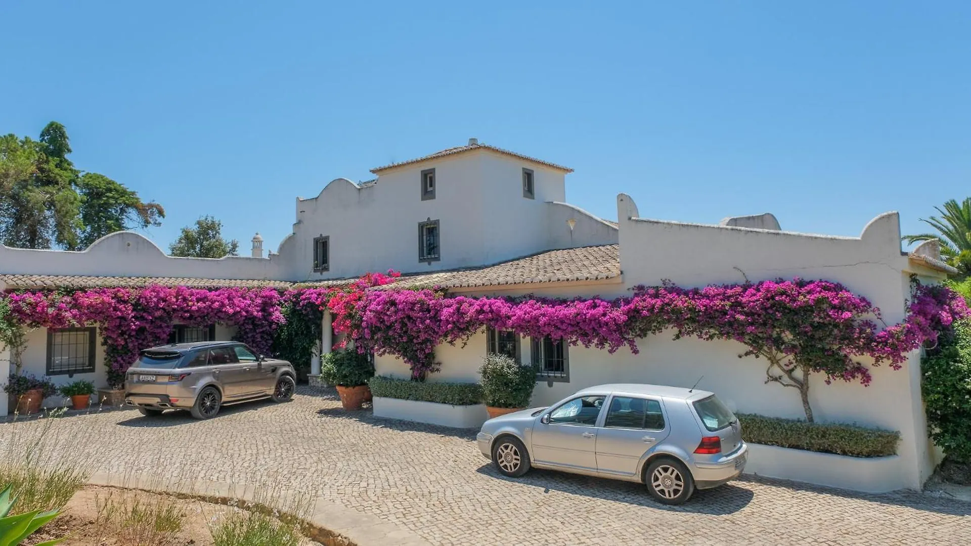 Casa Das Flores Lagos Villa