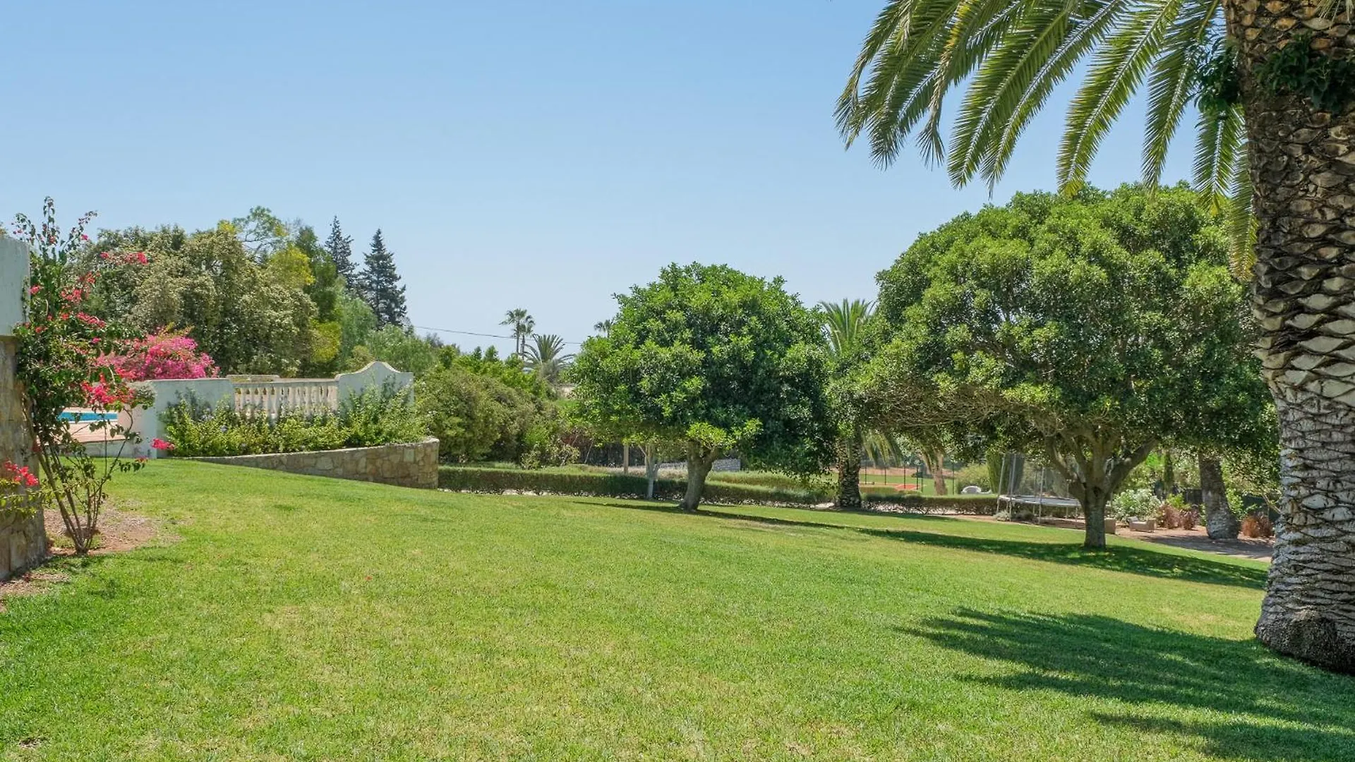 Casa Das Flores Lagos Villa